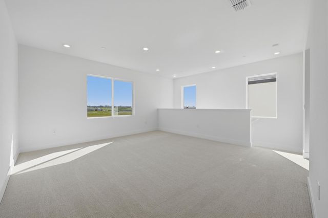 7064 Carbone Dr, Roseville, CA 95747