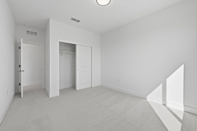 7064 Carbone Dr, Roseville, CA 95747