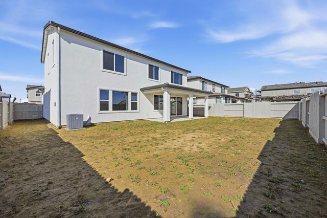 7064 Carbone Dr, Roseville, CA 95747