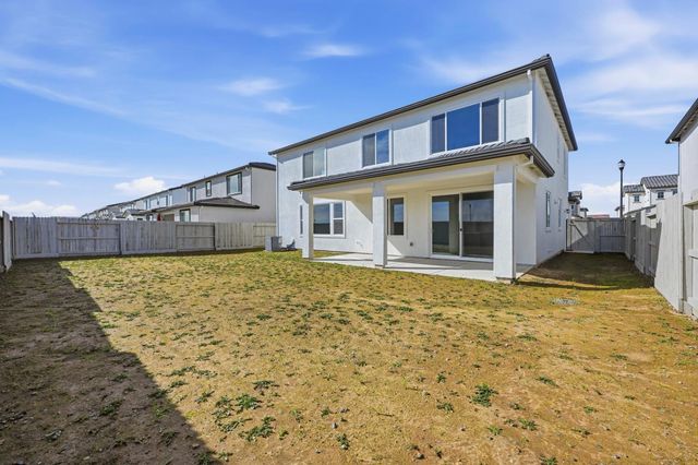 7064 Carbone Dr, Roseville, CA 95747