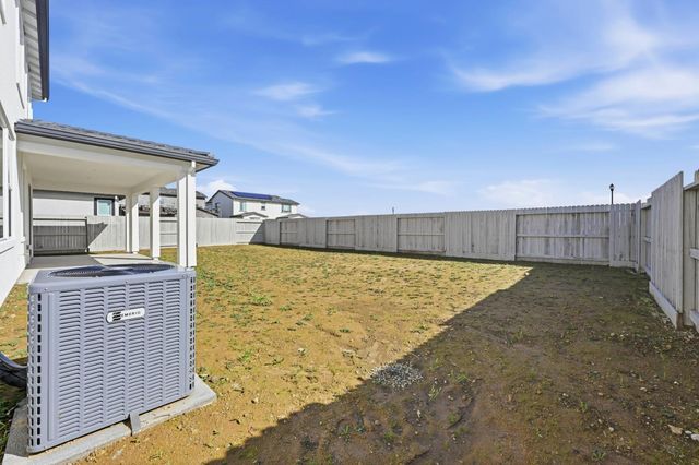 7064 Carbone Dr, Roseville, CA 95747