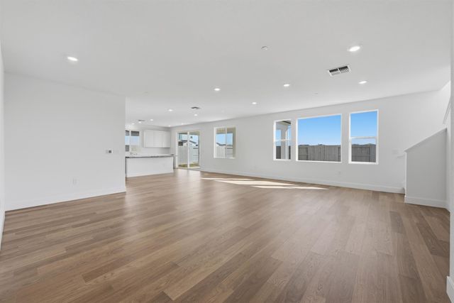 7064 Carbone Dr, Roseville, CA 95747