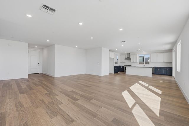 7064 Carbone Dr, Roseville, CA 95747