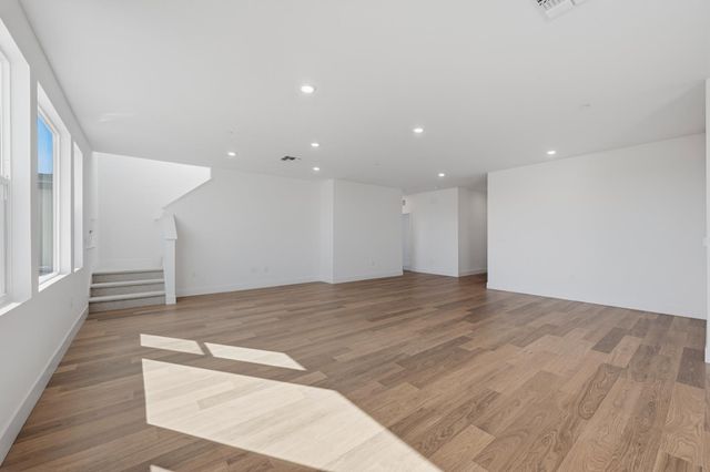 7064 Carbone Dr, Roseville, CA 95747