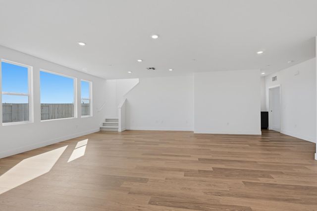 7064 Carbone Dr, Roseville, CA 95747