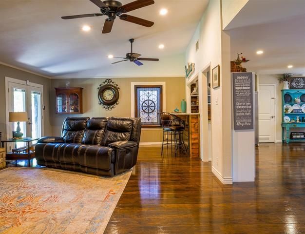 252 Meadowlakes DR, Meadowlakes, TX 78654