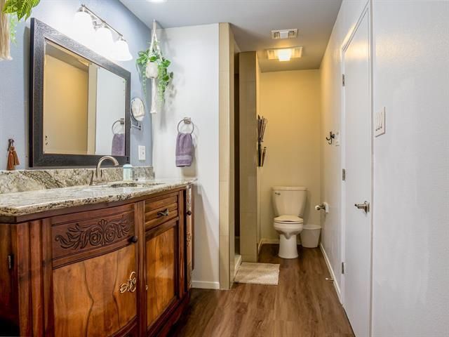 252 Meadowlakes DR, Meadowlakes, TX 78654