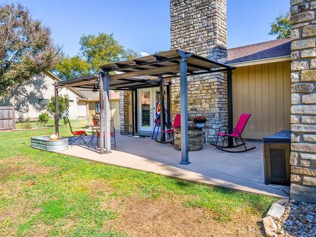 252 Meadowlakes DR, Meadowlakes, TX 78654