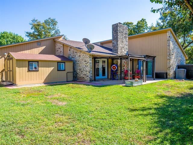 252 Meadowlakes DR, Meadowlakes, TX 78654