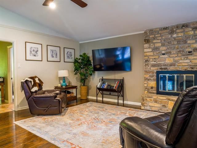 252 Meadowlakes DR, Meadowlakes, TX 78654