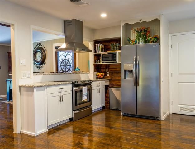 252 Meadowlakes DR, Meadowlakes, TX 78654