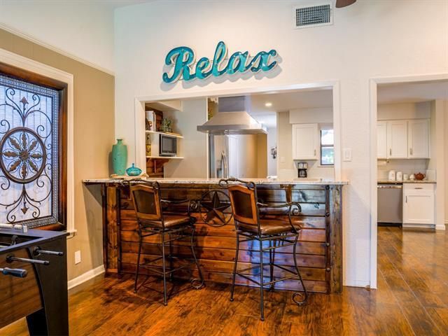 252 Meadowlakes DR, Meadowlakes, TX 78654