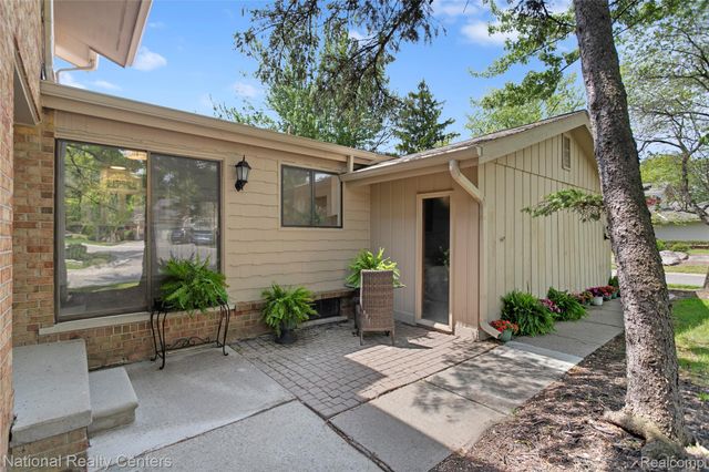 7103 Pebble Park Drive, West Bloomfield Charter Township, MI 48322