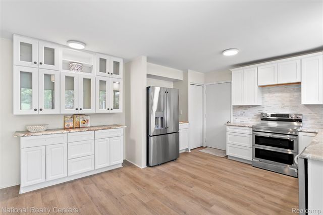 7103 Pebble Park Drive, West Bloomfield Charter Township, MI 48322