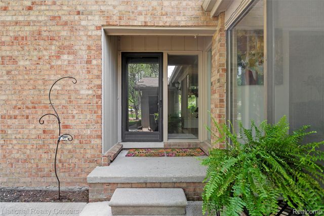 7103 Pebble Park Drive, West Bloomfield Charter Township, MI 48322
