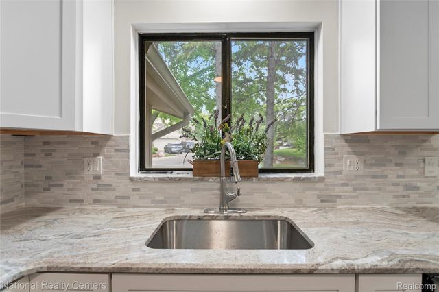7103 Pebble Park Drive, West Bloomfield Charter Township, MI 48322