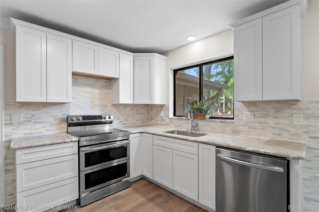 7103 Pebble Park Drive, West Bloomfield Charter Township, MI 48322