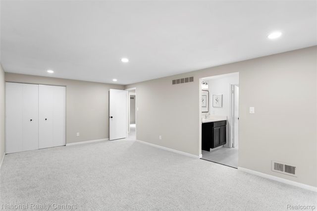 7103 Pebble Park Drive, West Bloomfield Charter Township, MI 48322