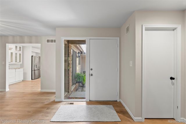 7103 Pebble Park Drive, West Bloomfield Charter Township, MI 48322