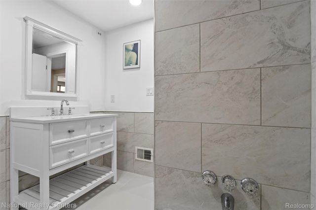7103 Pebble Park Drive, West Bloomfield Charter Township, MI 48322