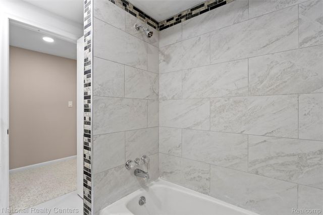 7103 Pebble Park Drive, West Bloomfield Charter Township, MI 48322