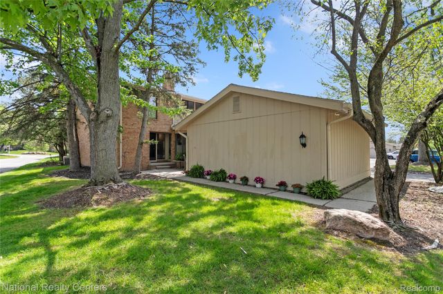 7103 Pebble Park Drive, West Bloomfield Charter Township, MI 48322