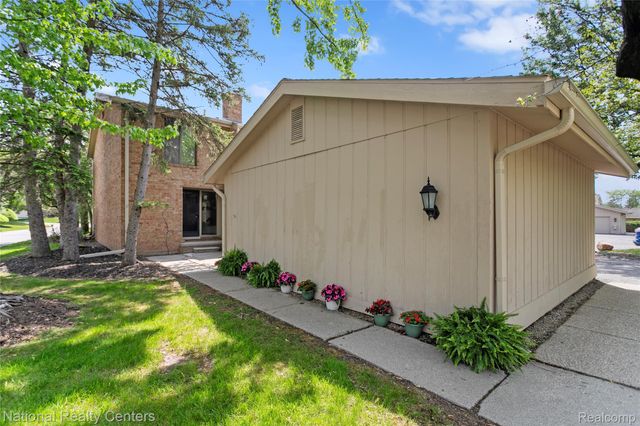 7103 Pebble Park Drive, West Bloomfield Charter Township, MI 48322