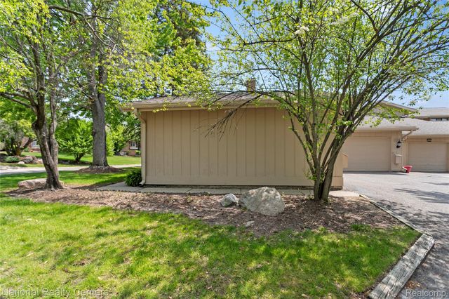 7103 Pebble Park Drive, West Bloomfield Charter Township, MI 48322