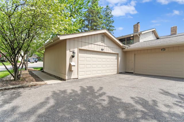 7103 Pebble Park Drive, West Bloomfield Charter Township, MI 48322