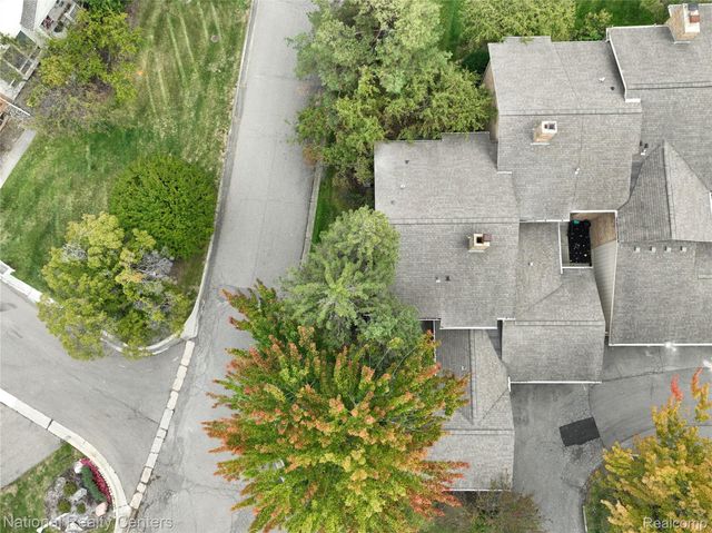 7103 Pebble Park Drive, West Bloomfield Charter Township, MI 48322