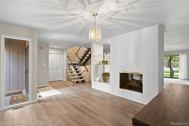 7103 Pebble Park Drive, West Bloomfield Charter Township, MI 48322