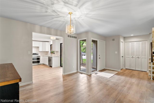7103 Pebble Park Drive, West Bloomfield Charter Township, MI 48322