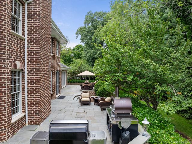 898 Chicken Valley Road, Matinecock, NY 11560