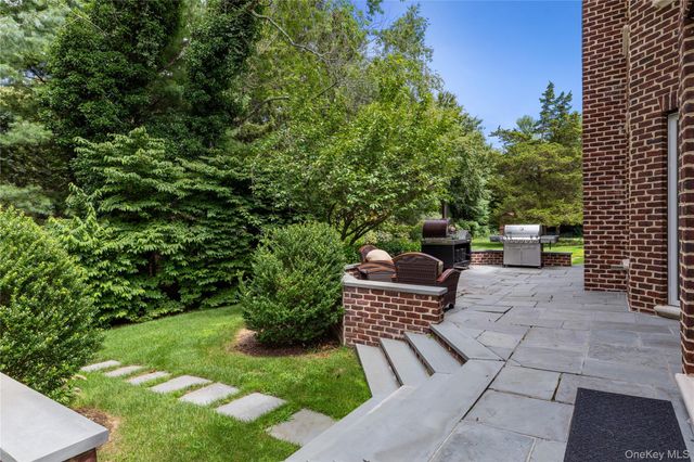 898 Chicken Valley Road, Matinecock, NY 11560