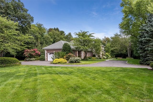 898 Chicken Valley Road, Matinecock, NY 11560