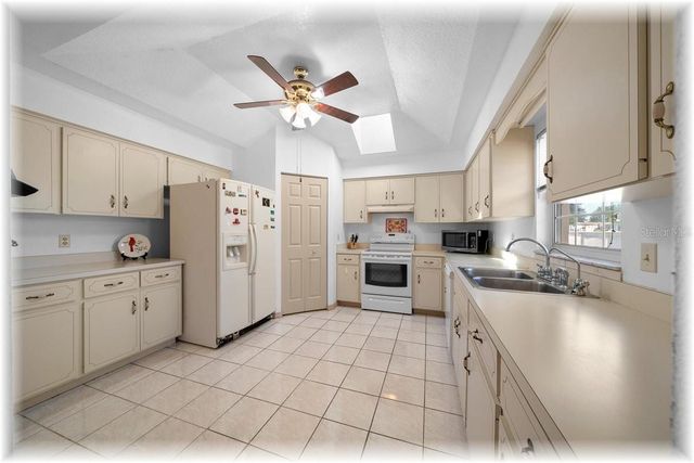 8740 SE 61 AVENUE, Ocala, FL 34472