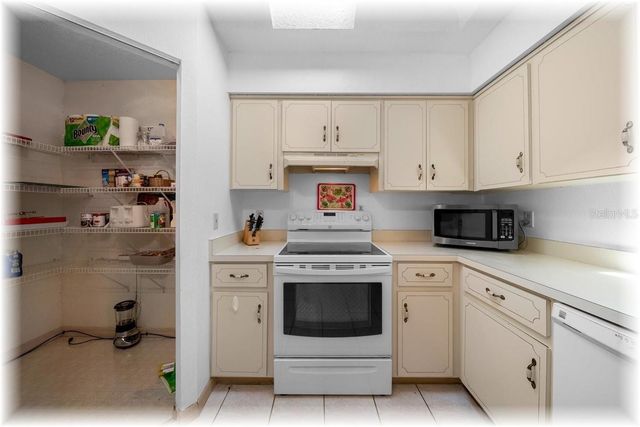8740 SE 61 AVENUE, Ocala, FL 34472