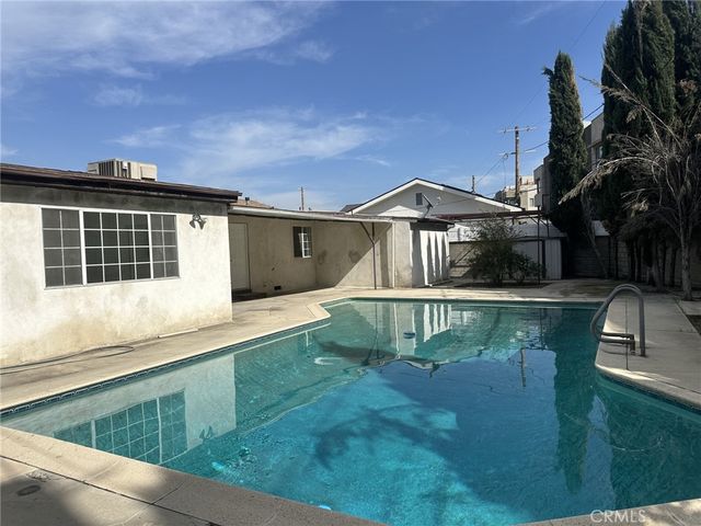 6443 Longridge, Van Nuys, CA 91401