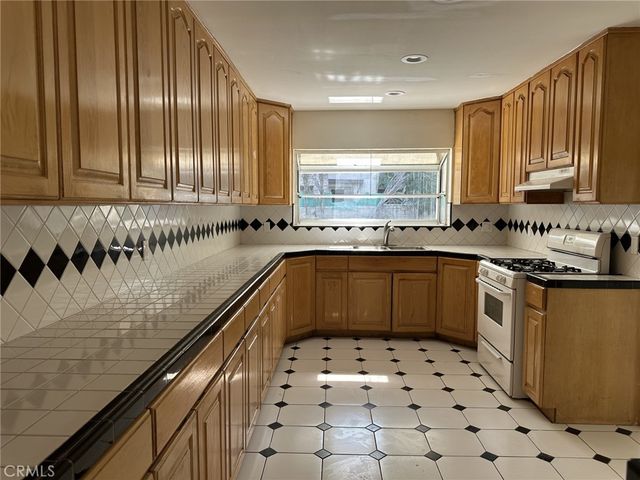 6443 Longridge, Van Nuys, CA 91401