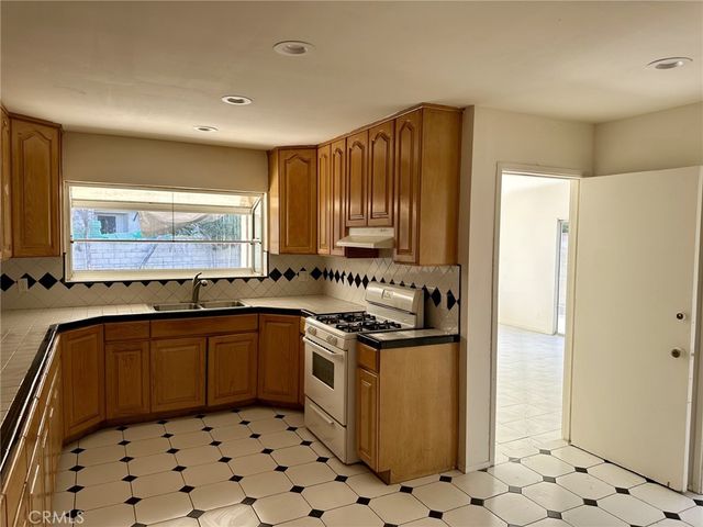 6443 Longridge, Van Nuys, CA 91401
