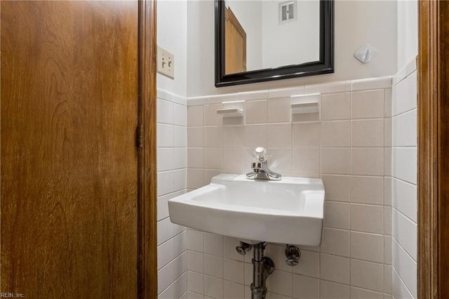 1667 Neptune DR, Hampton, VA 23669