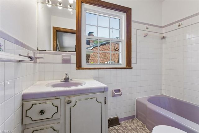 1667 Neptune DR, Hampton, VA 23669