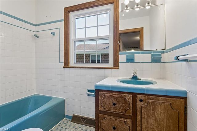 1667 Neptune DR, Hampton, VA 23669