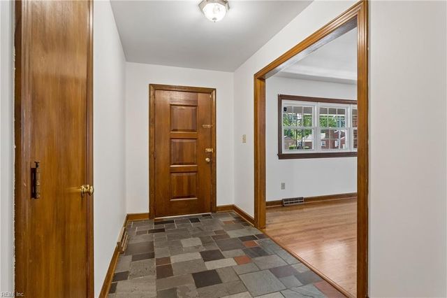1667 Neptune DR, Hampton, VA 23669