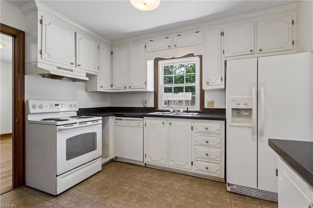 1667 Neptune DR, Hampton, VA 23669