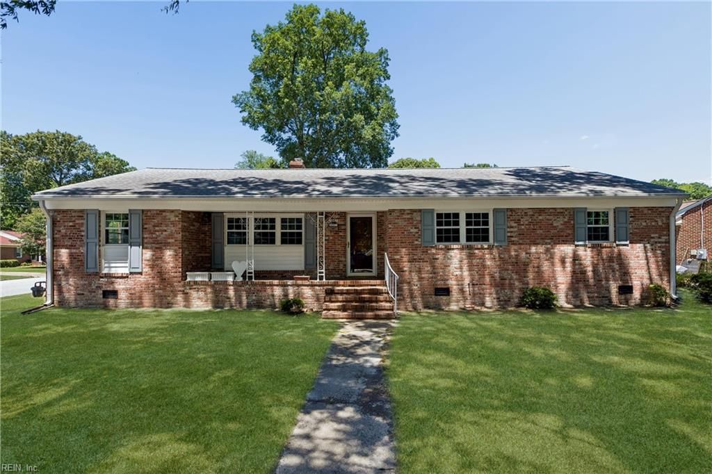 1667 Neptune DR, Hampton, VA 23669