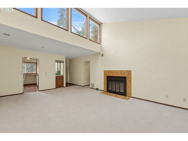 7577 N EDGEWATER Ave, Portland, OR 97203