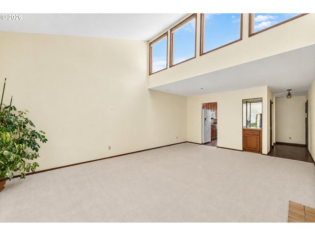 7577 N EDGEWATER Ave, Portland, OR 97203