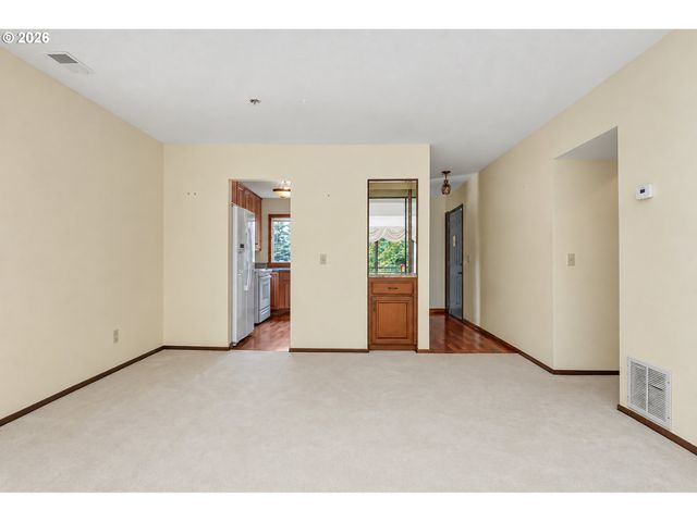 7577 N EDGEWATER Ave, Portland, OR 97203