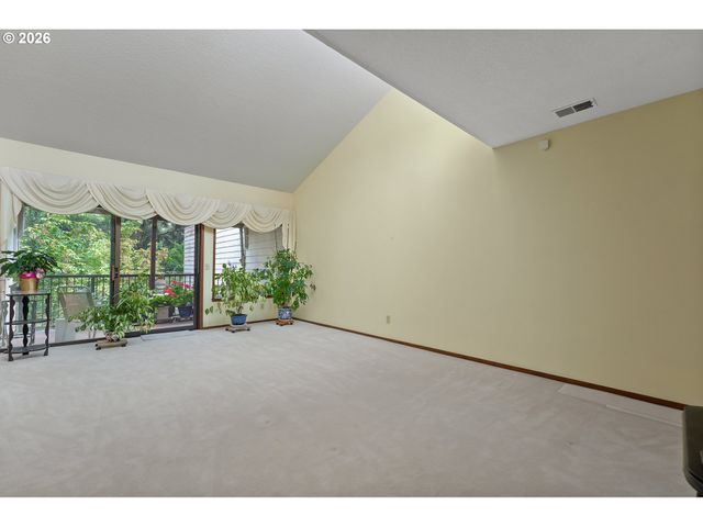 7577 N EDGEWATER Ave, Portland, OR 97203